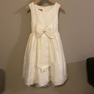 Princess face antique white dress